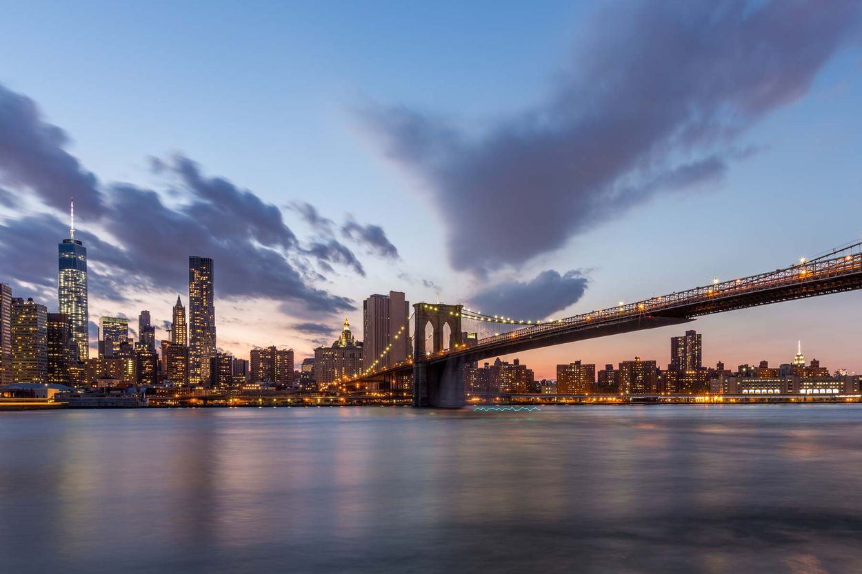 Skyline mit Brücke